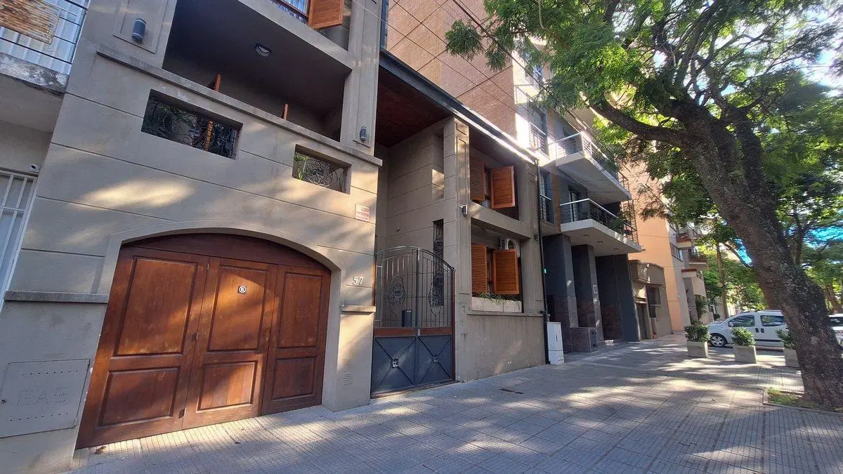 Residencia de jerarquía en zona Parque, Paraná 2