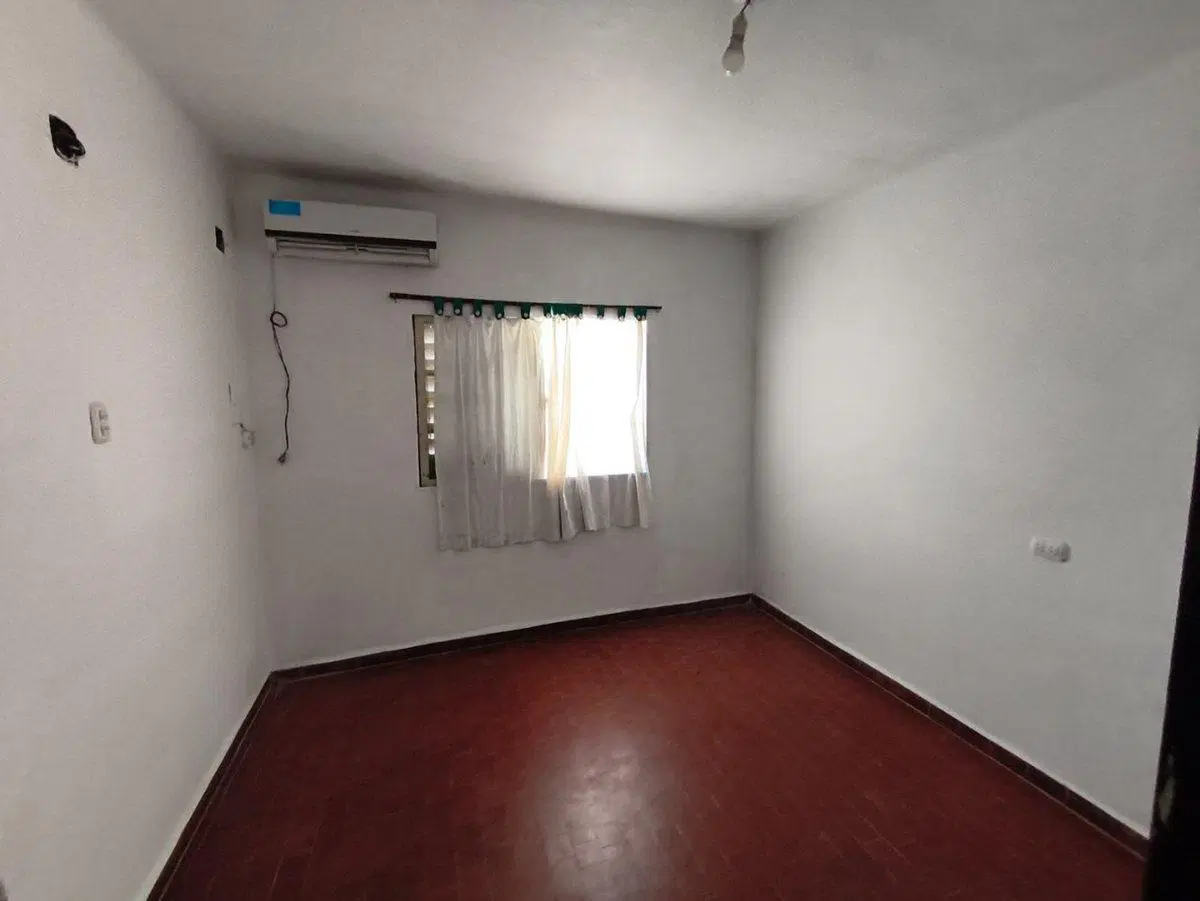 Casa 4 dormitorios, quincho y garage para 4 autos 5