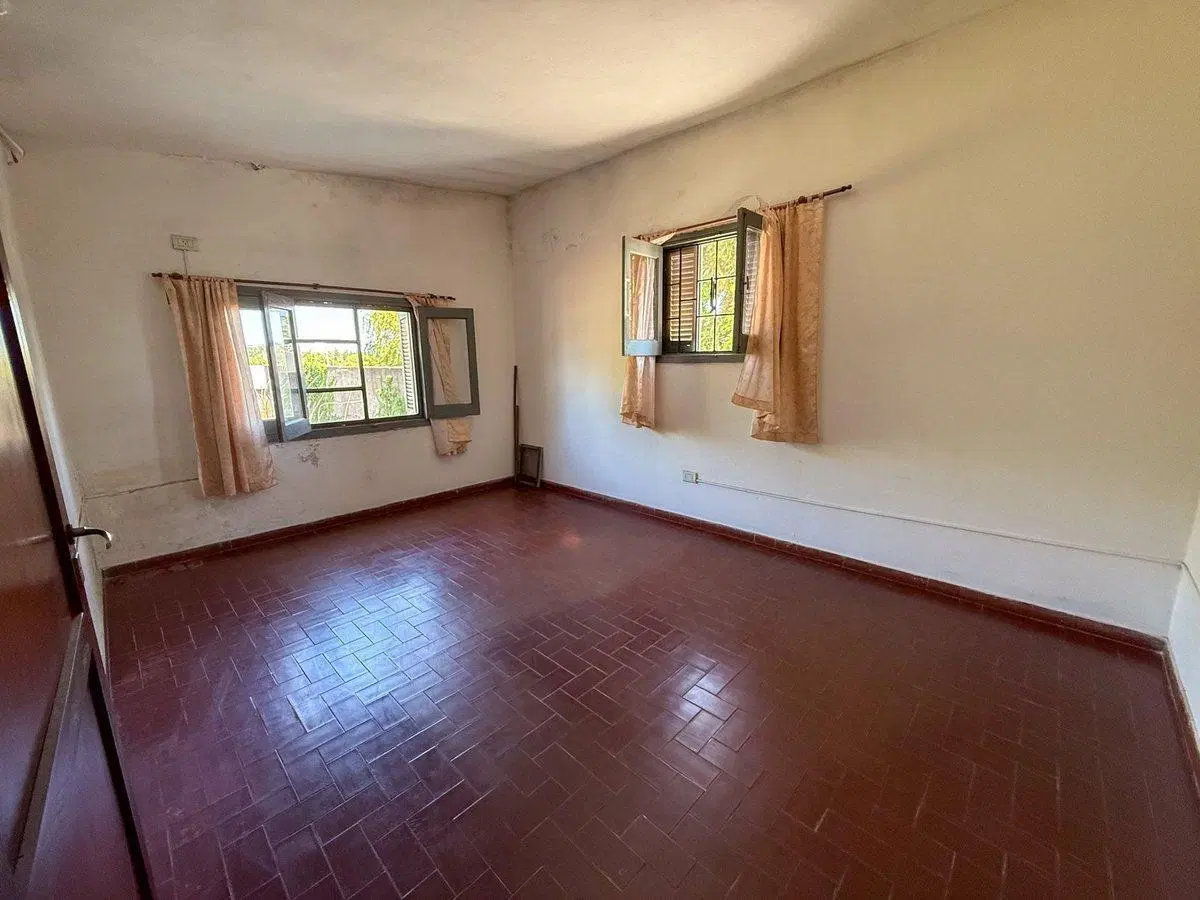 Casa 8 ambientes en venta zona Ruta 12 y Newbery. 8