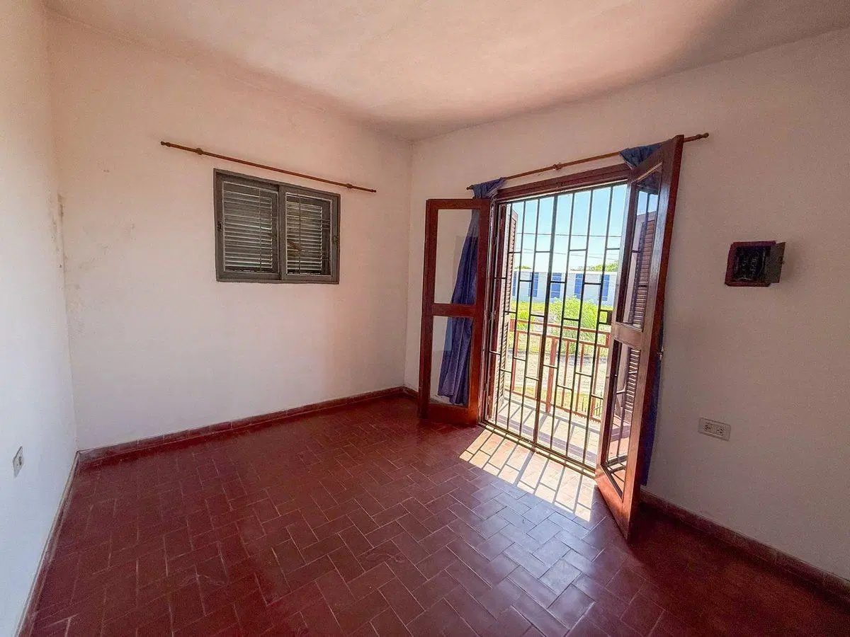 Casa 8 ambientes en venta zona Ruta 12 y Newbery. 4