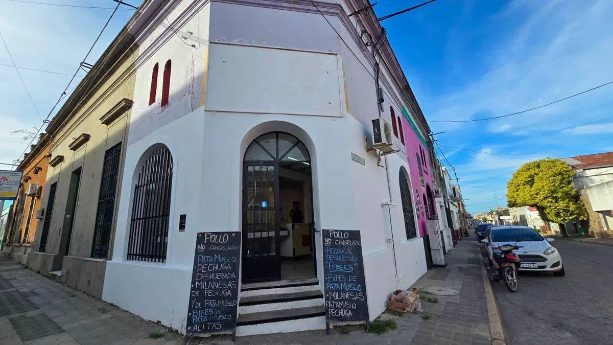 Inversión con renta: 4 locales+1 depto en Victoria 3