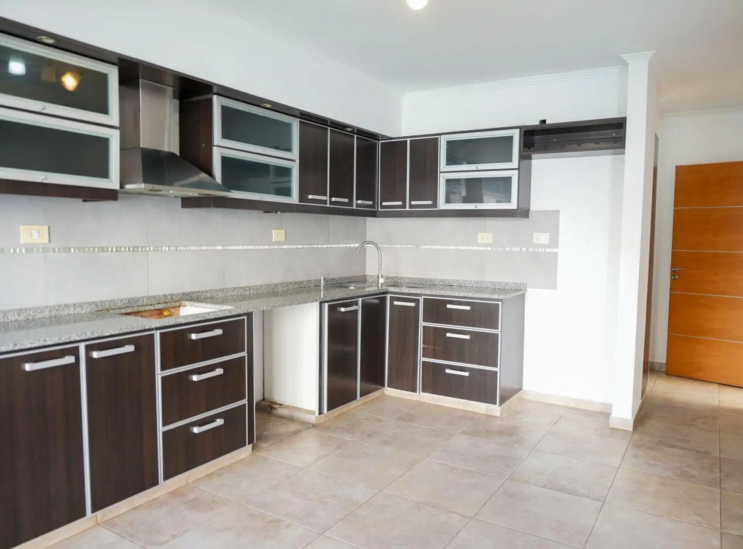 Moderna propiedad en barrio Paracao, Paraná 5