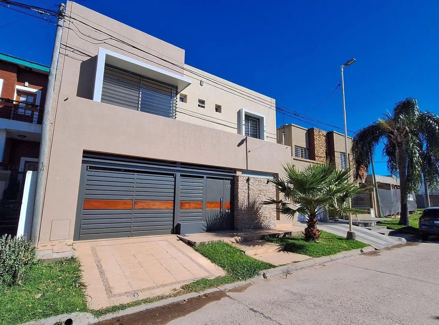 Moderna propiedad en barrio Paracao, Paraná 4