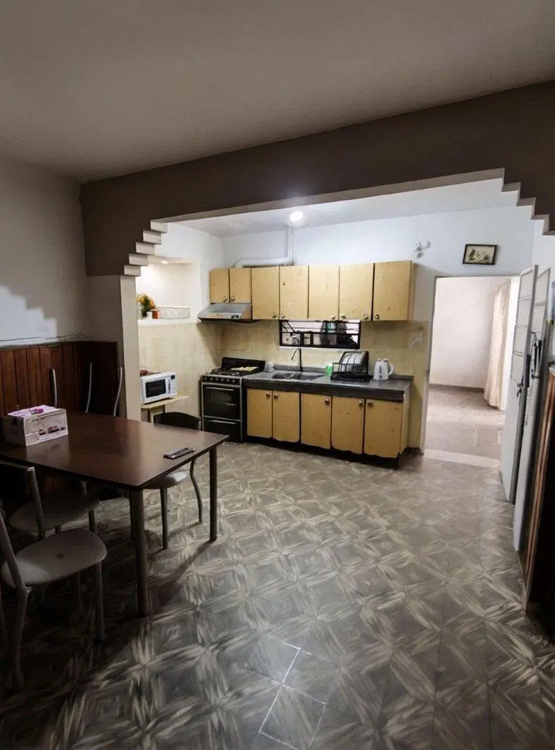Excepcional casa en esquina y local comercial 2