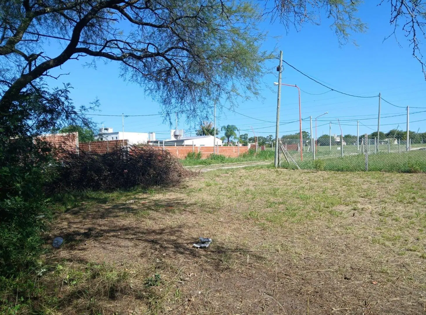 Lote de 675 m2  en calle Los Búhos, Oro Verde 3