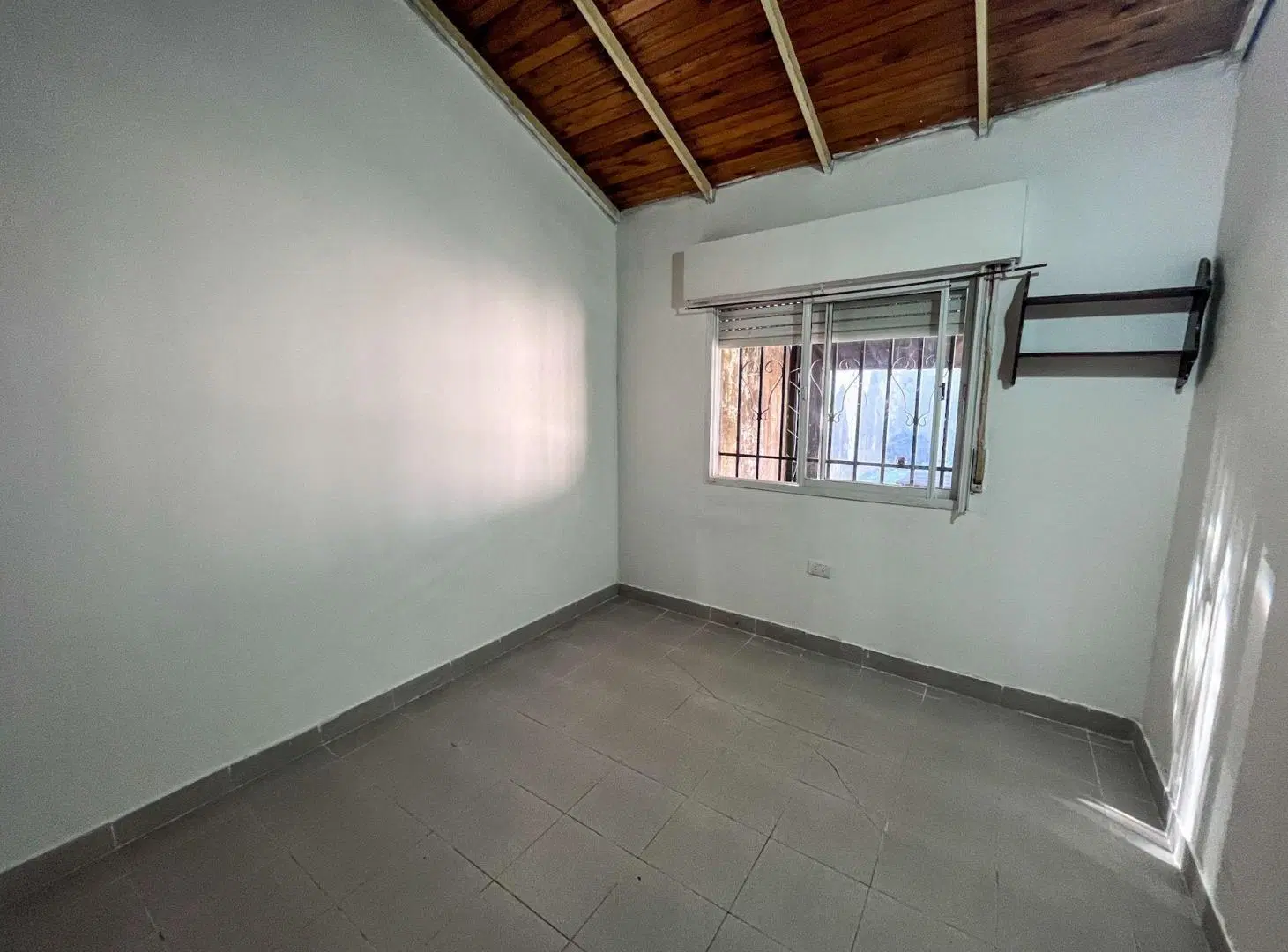 Casa 3 dormitorios con patio y cochera, Paraná 5