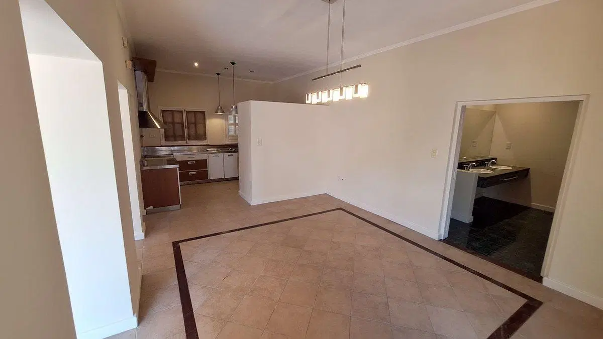 Casa apta crédito, zona 5 esquinas - Paraná 8