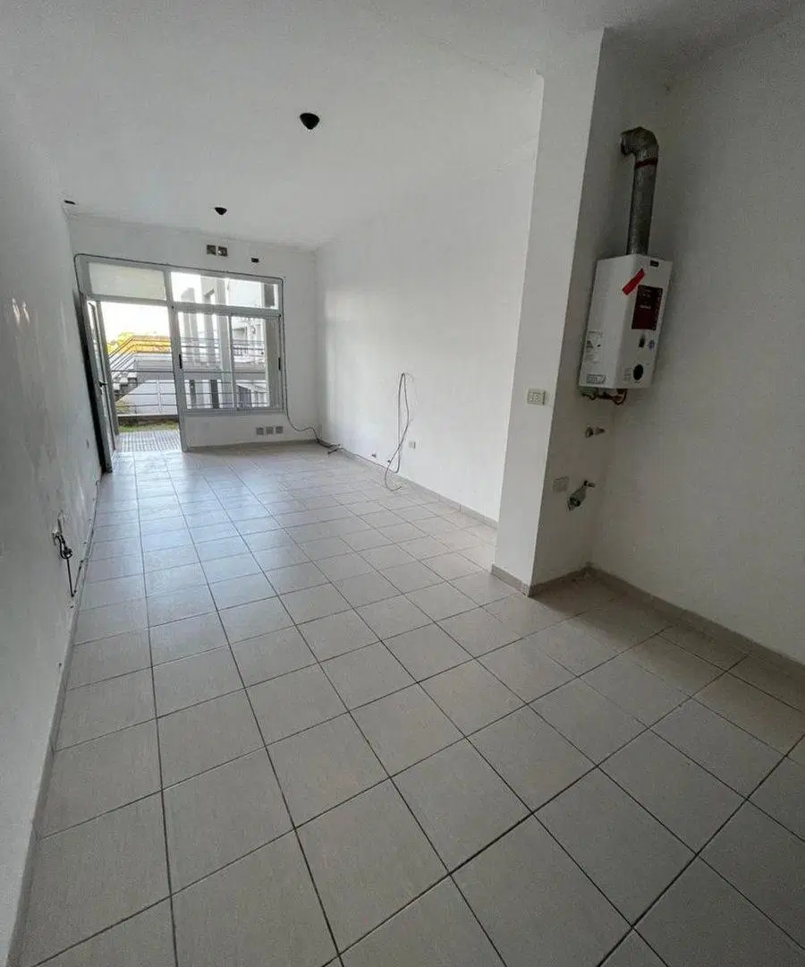 Depto 1 dormitorio c/patio zona Zanni y Almafuerte 3