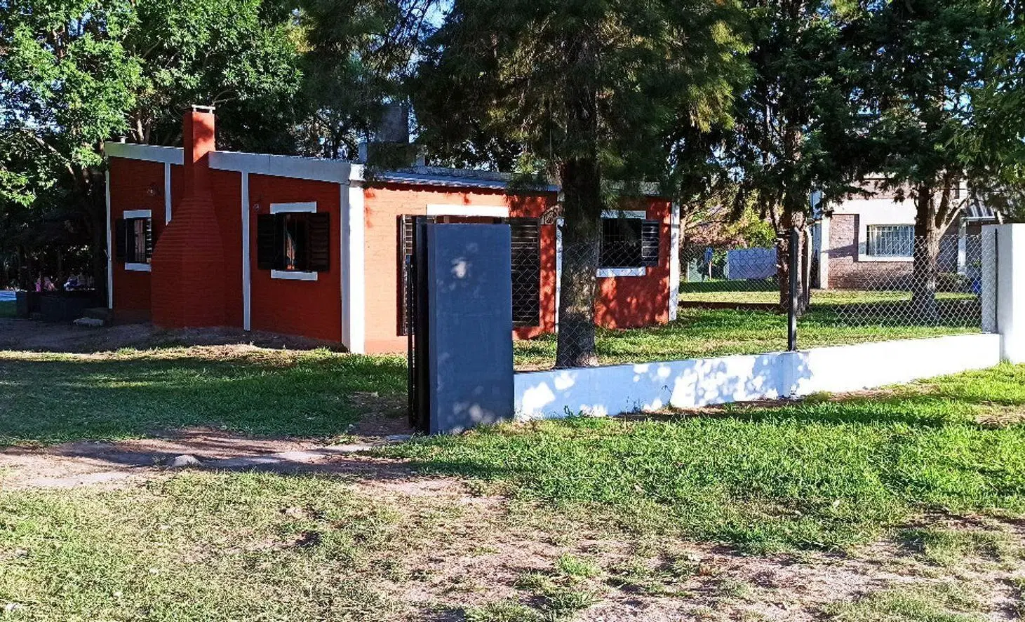 Casa en Venta 2 dorm Quincho Pileta Sauce Montrull 4
