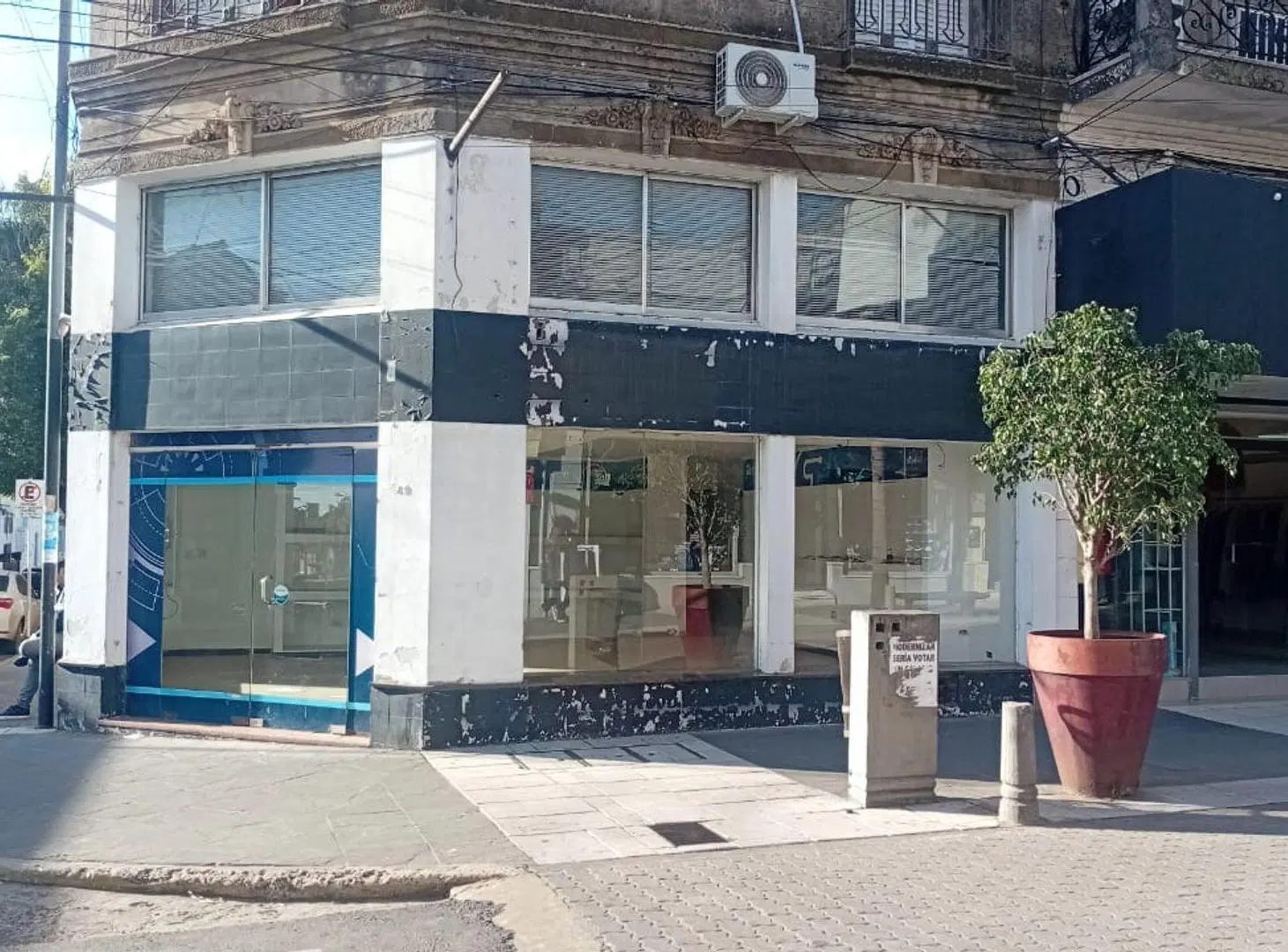 Tres locales comerciales en peatonal de Concordia 2
