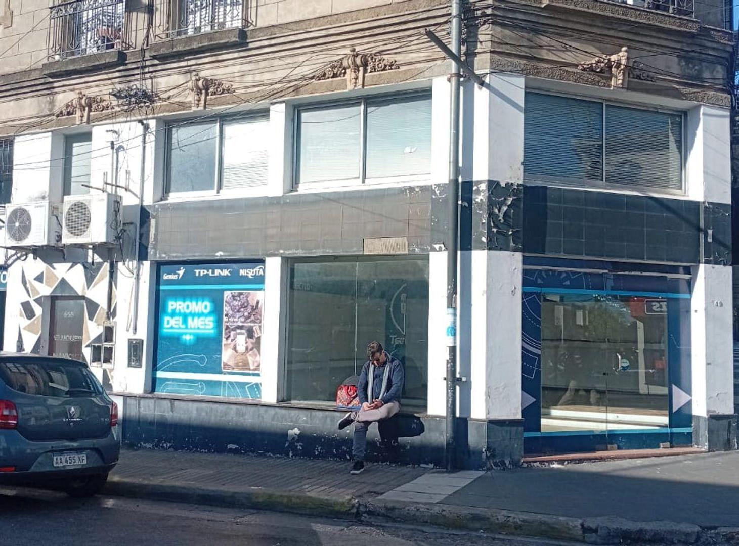 Tres locales comerciales en peatonal de Concordia