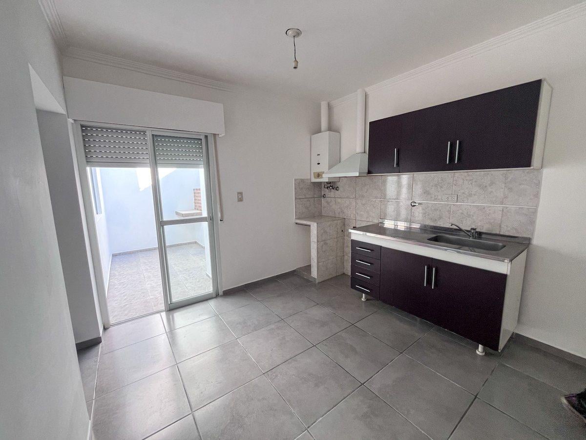Foto de Departamento 3 amb/patio al frente RENTA 10% ANUAL, imagen 2
