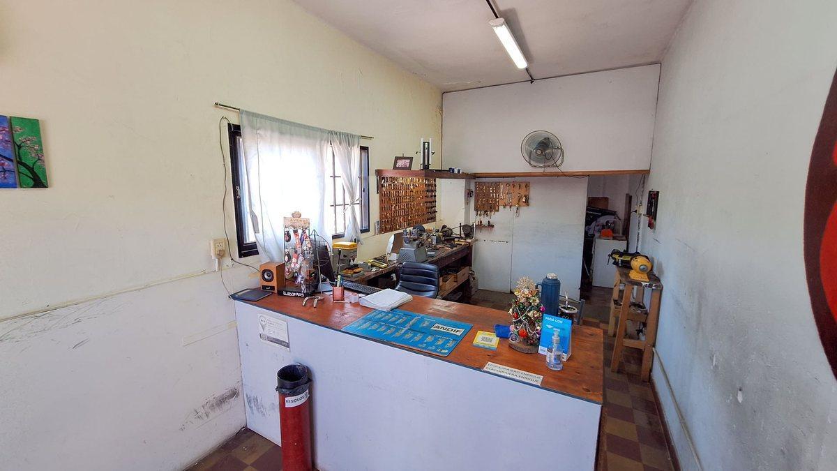 Foto de Oportunidad Imperdible - Locales + Cocheras, imagen 4