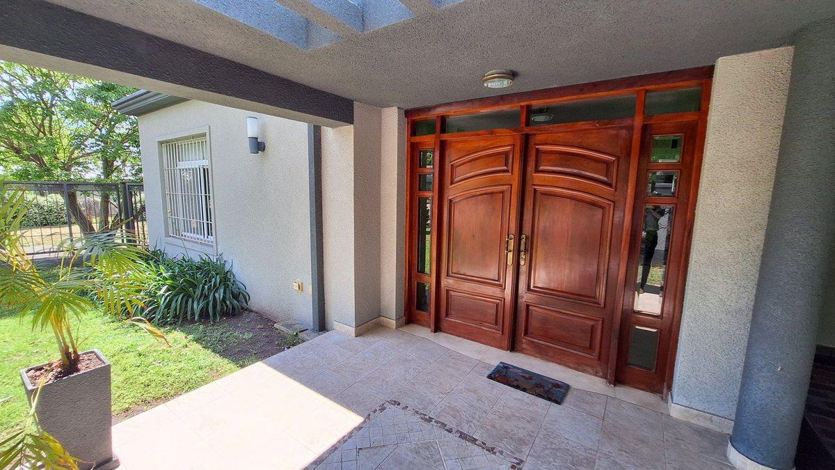 Foto de Hermosa gran casa con pileta en zona norte, Paraná, imagen 1