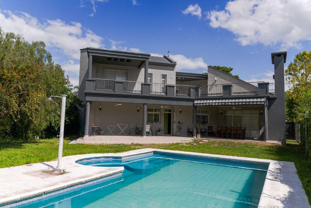 Foto de Hermosa gran casa con pileta en zona norte, Paraná, imagen 2