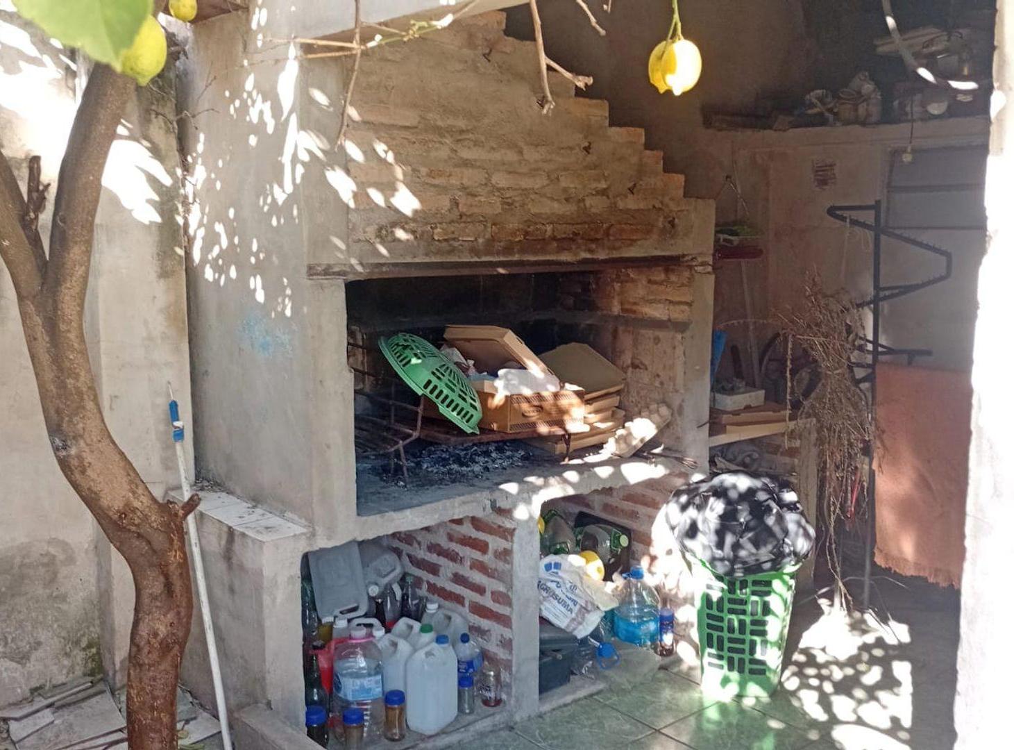 Foto de Casa 4 Dormitorios, Cochera Y Patio, Concordia, imagen 2