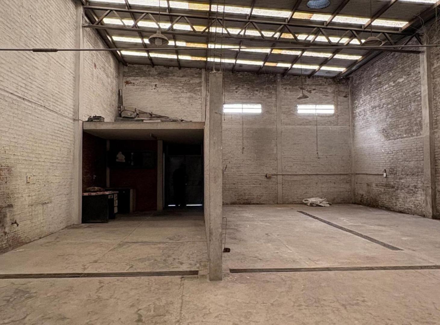 Foto de Galpón de 360m2 en zona estratégica para logística, imagen 2