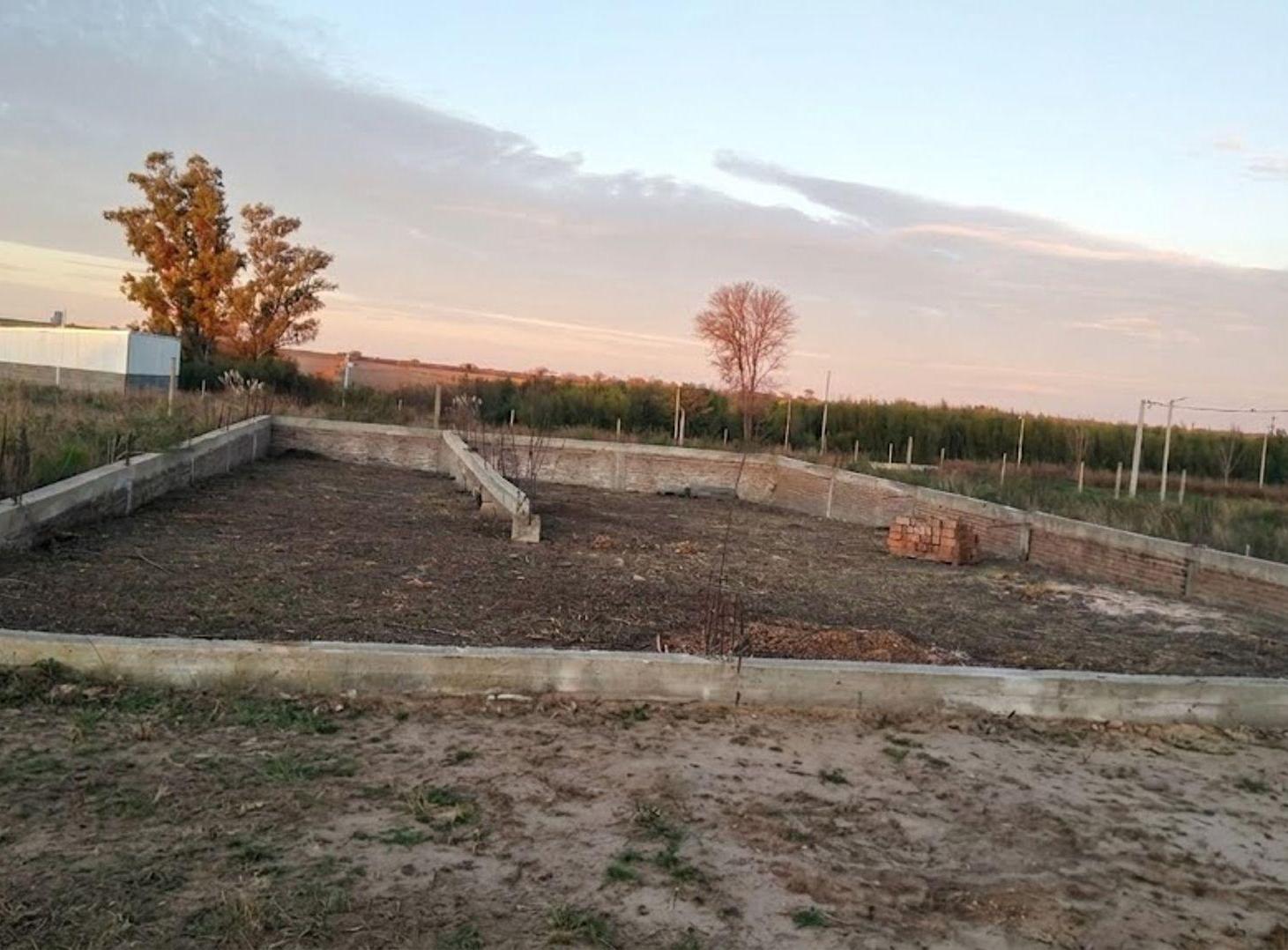 Foto de Terreno 450m2 con cimientos p/galpón, A. Brasilera, imagen 2