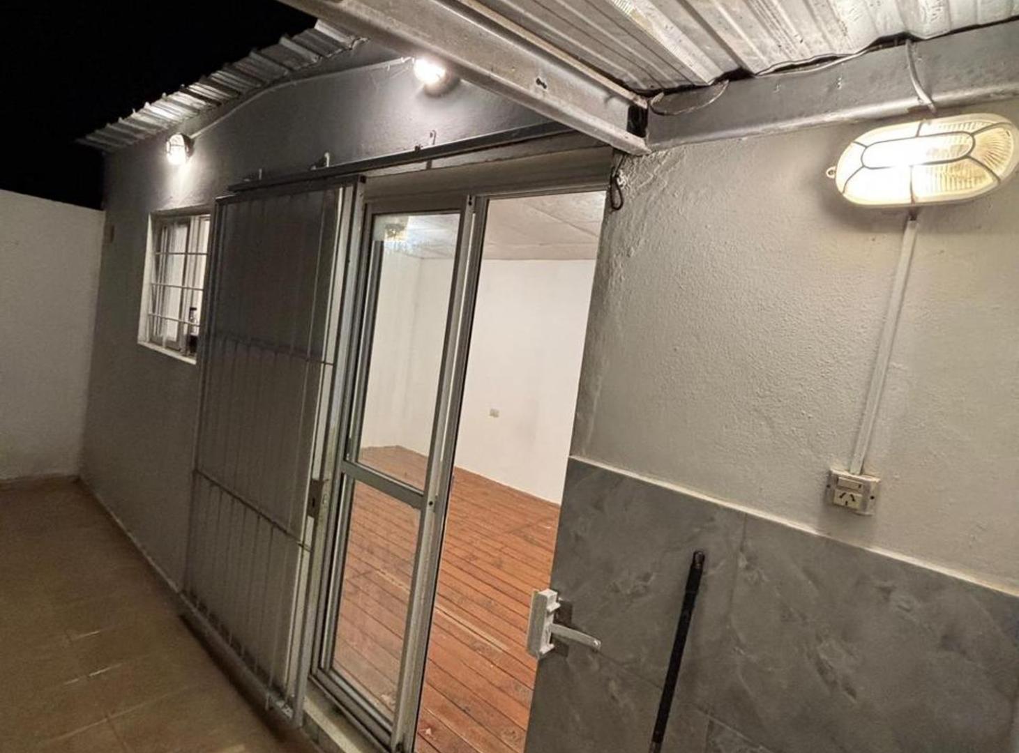 Foto de PH 1 dormitorio a 5 cuadras de la peatonal Paraná, imagen 3