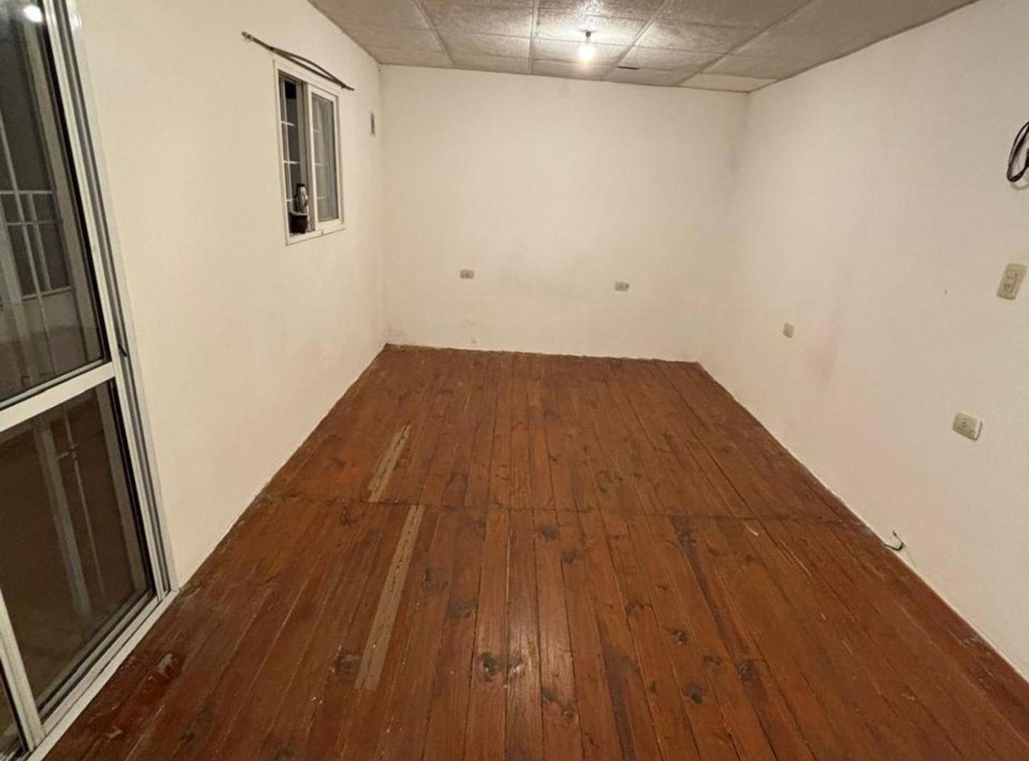 Foto de PH 1 dormitorio a 5 cuadras de la peatonal Paraná, imagen 1