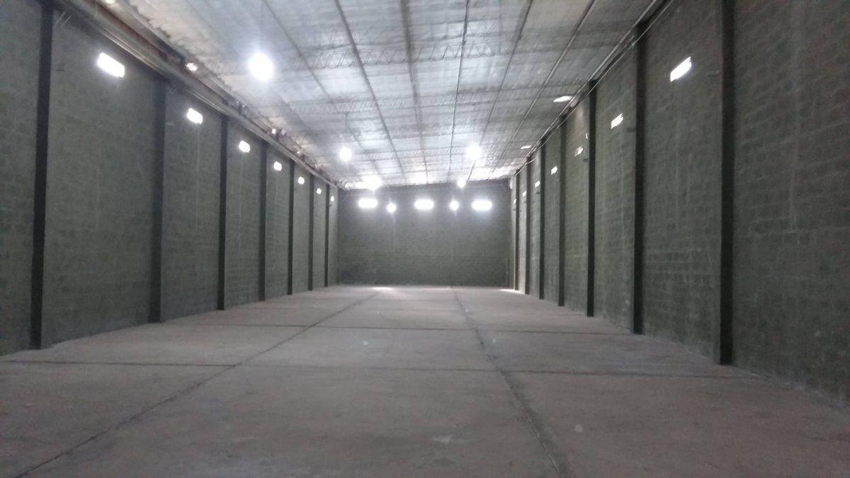 Foto de Galpón de 721 m² con oficina, a pasos de Newbery, imagen 3