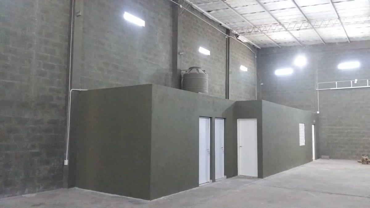 Foto de Galpón de 721 m² con oficina, a pasos de Newbery, imagen 1