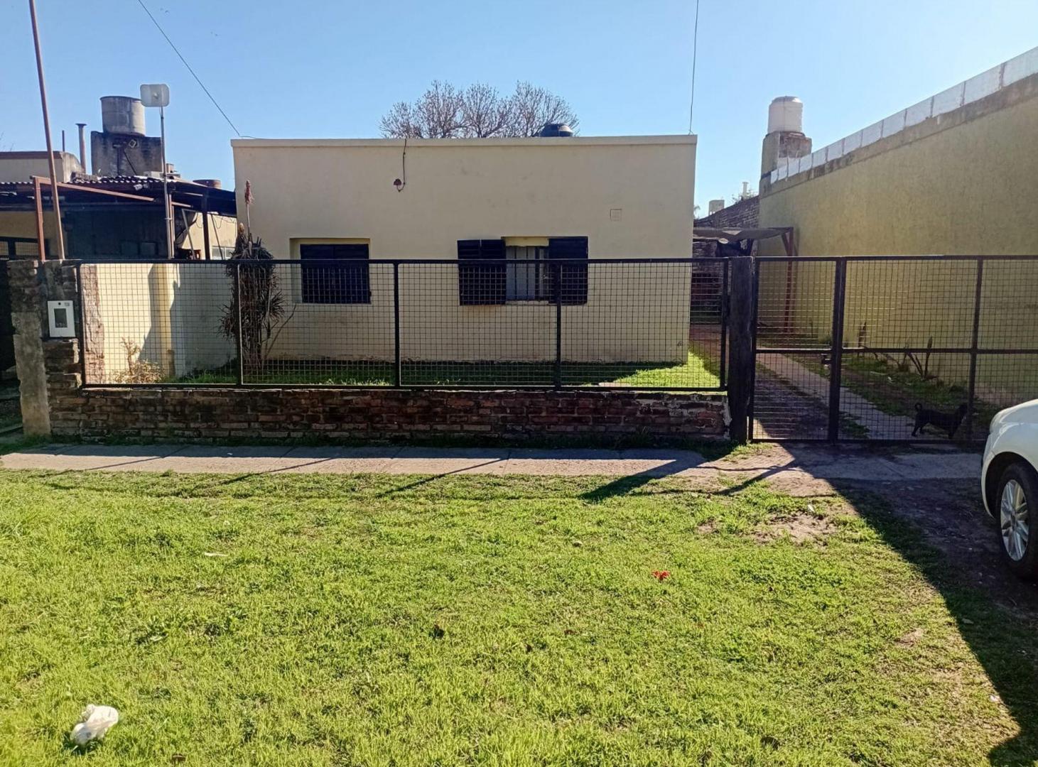 Foto de Casa con gran terreno en zona aeropuerto Paraná, imagen 1