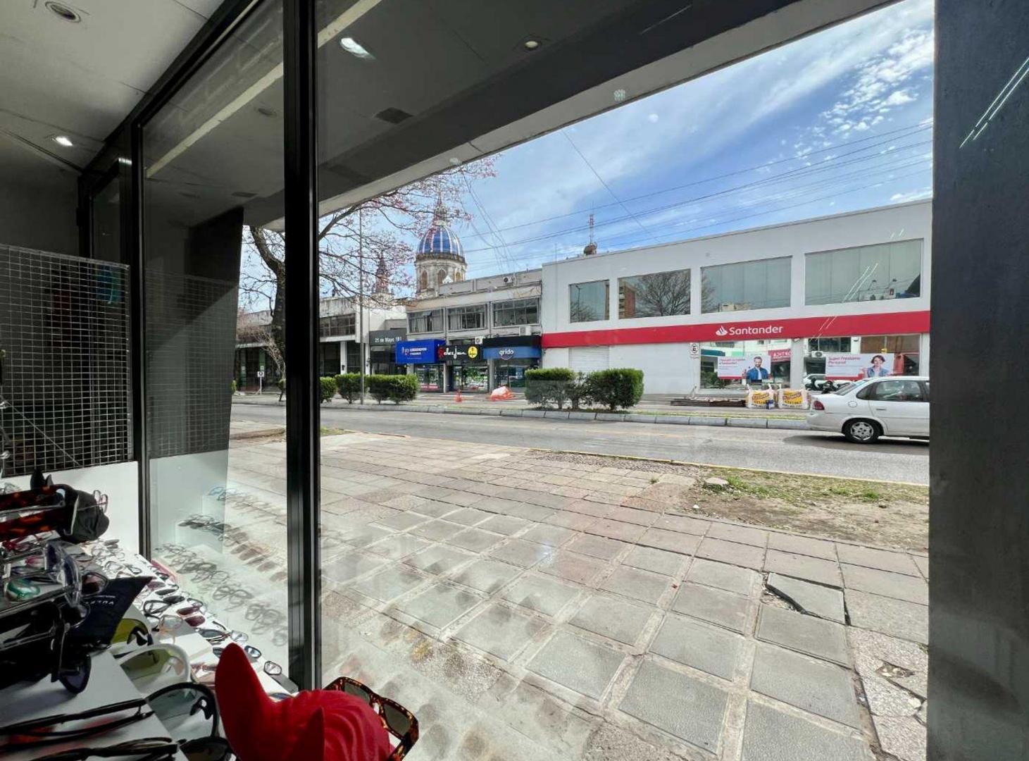 Foto de LOCAL EN VENTA – CENTRO 25 DE MAYO – PB + PA, imagen 1