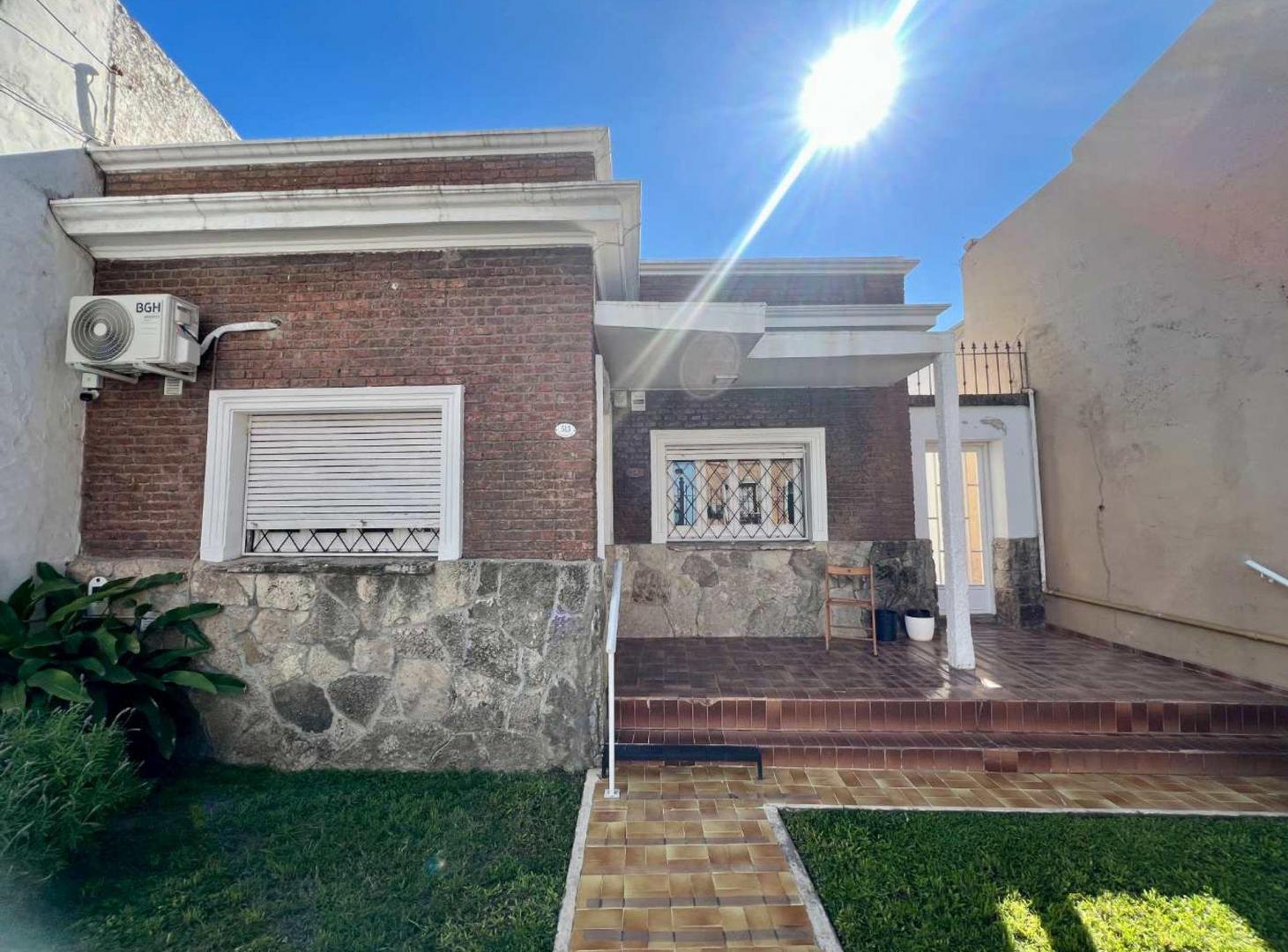 Foto de Casa 2 Dorm reciclada con patio en Zona Parque, imagen 1