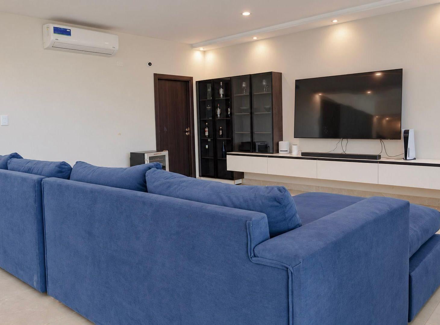 Foto de Moderna casa de categoría y gran pileta, Paraná, imagen 1