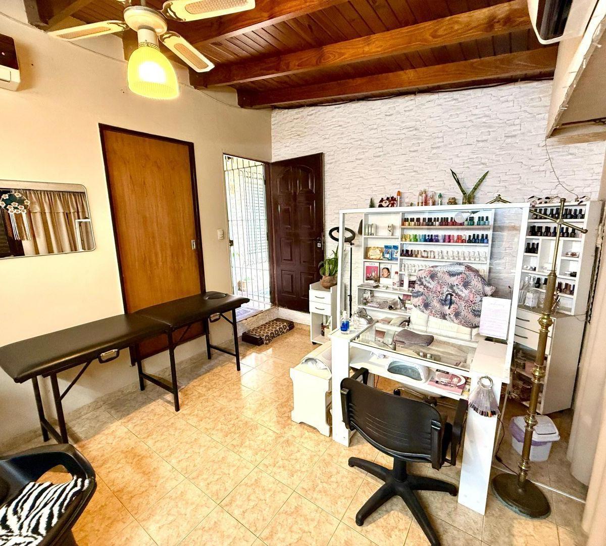 Casa 3 Ambientes en Venta con Local - San Miguel - 3 Cocheras - Pileta Quincho 1