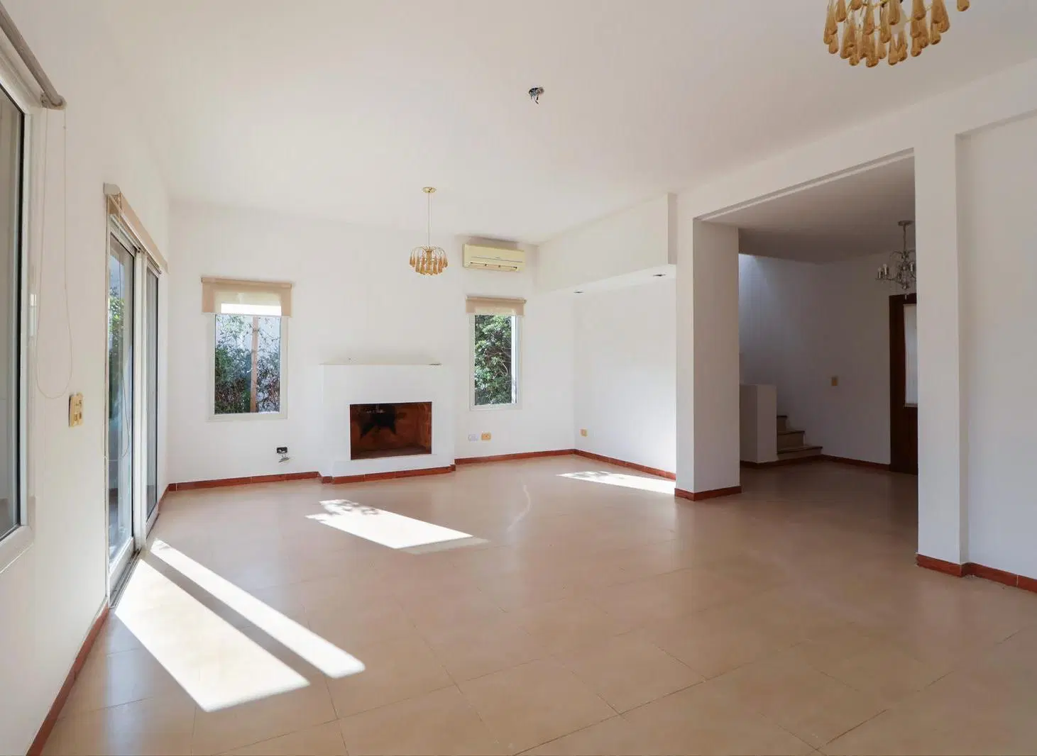 ALQUILER - CASA 4 AMBIENTES CON JARDIN Y PILETA - 4