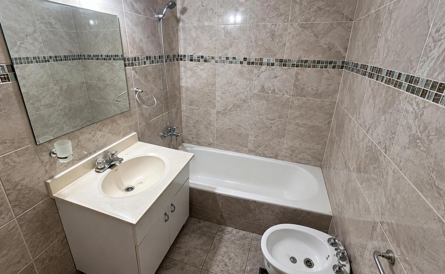 Foto de ALQUILER DEPARTAMENTO 2 AMBIENTES PLANTA BAJA CON PATIO CABALLITO, imagen 3