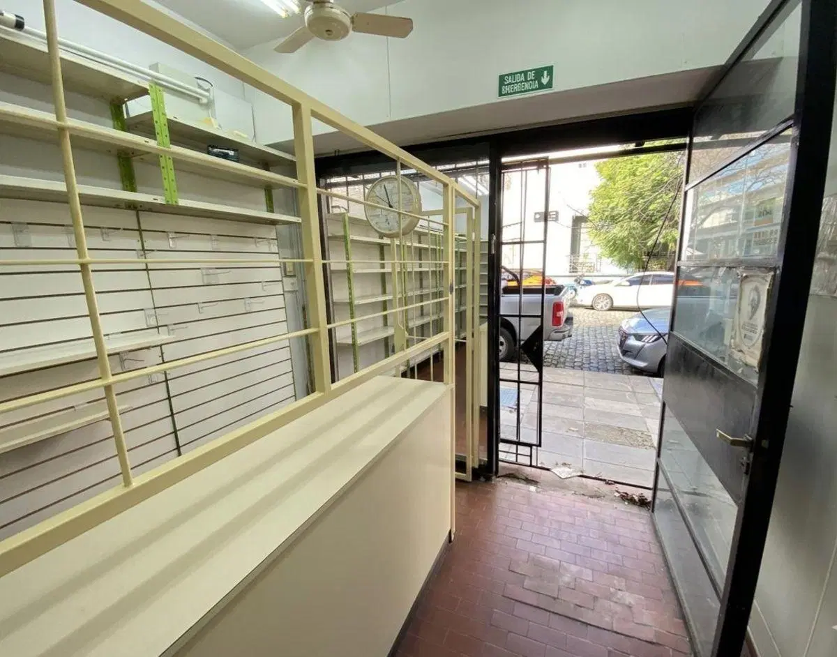 Local Ideal Farmacia, excelente ubicación frente al Sanatorio Colegiales 4