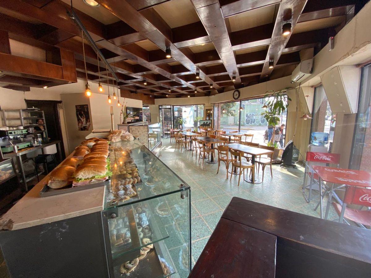 Foto de Excelente local comercial en esquina, con sótano - 90m2, imagen 3