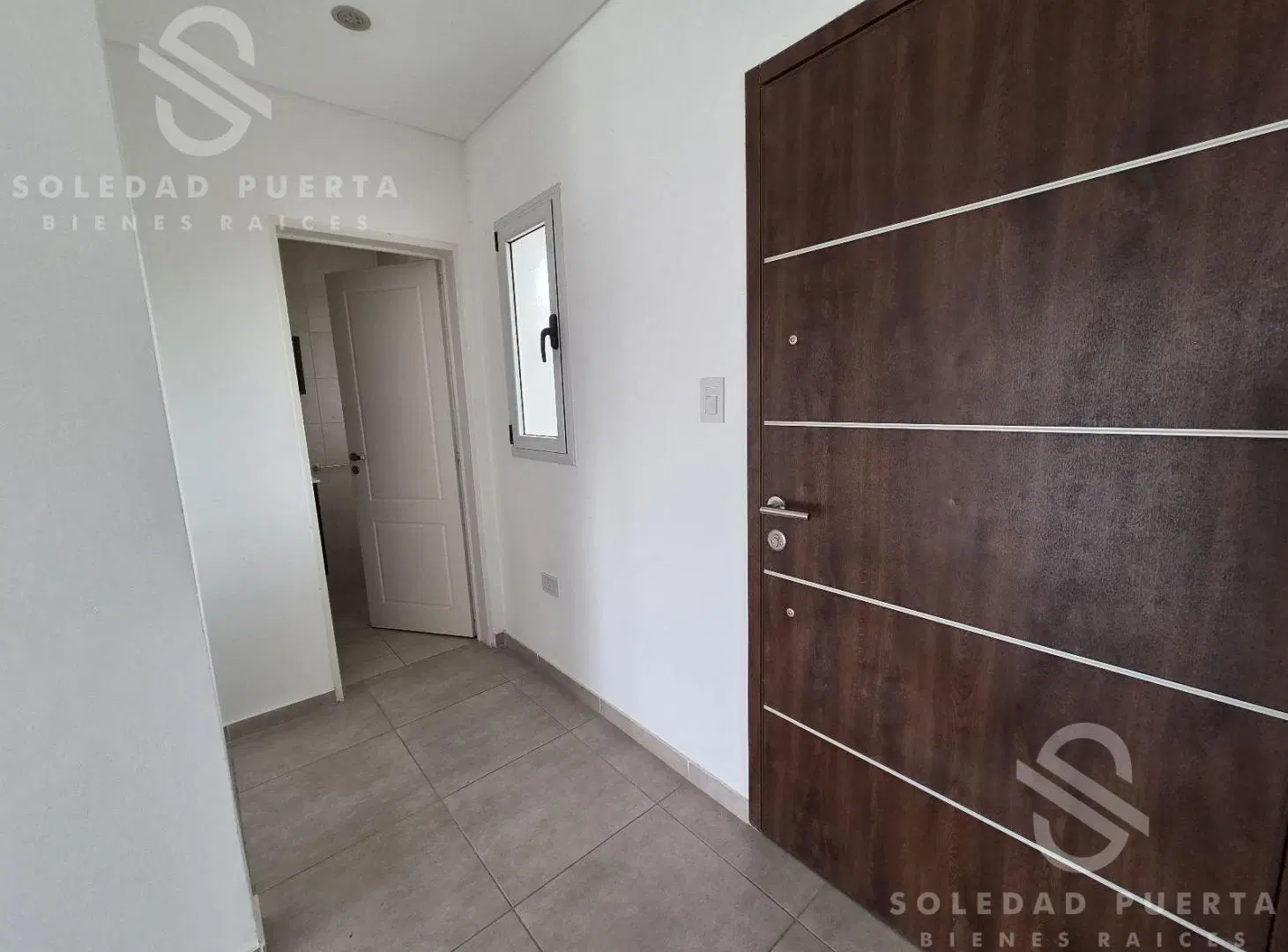 ALQUILER - AMPLIA CASA EN SAN EDUARDO, LOTE CENTRAL, CON PILETA 3