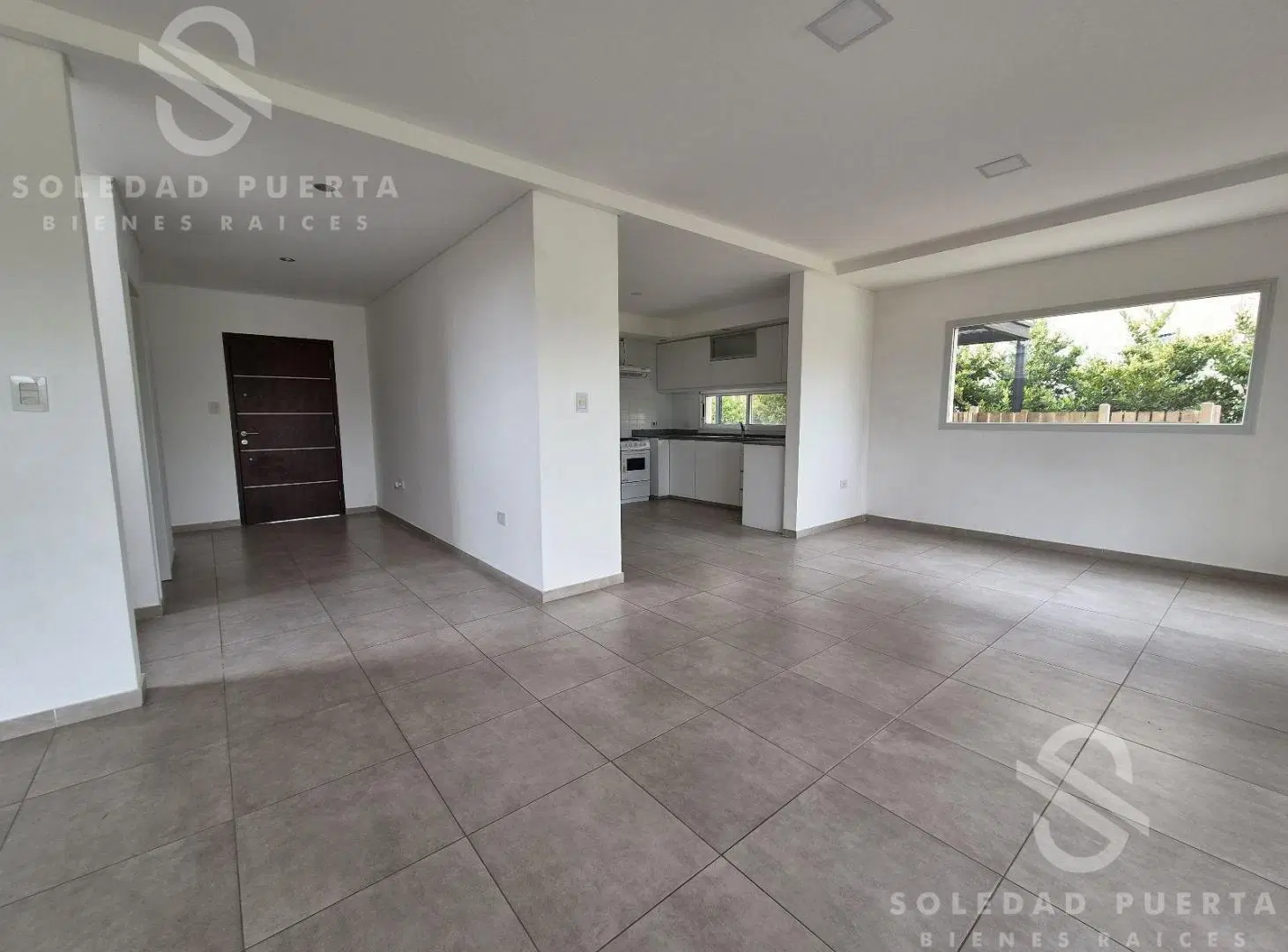 ALQUILER - AMPLIA CASA EN SAN EDUARDO, LOTE CENTRAL, CON PILETA 5