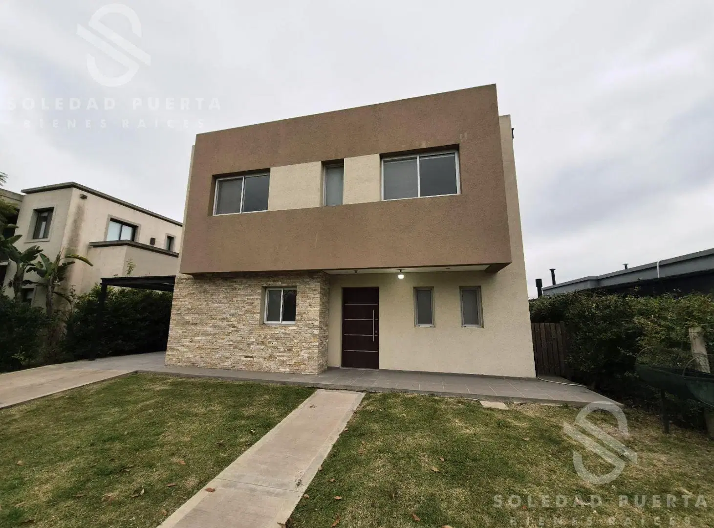 ALQUILER - AMPLIA CASA EN SAN EDUARDO, LOTE CENTRAL, CON PILETA 4