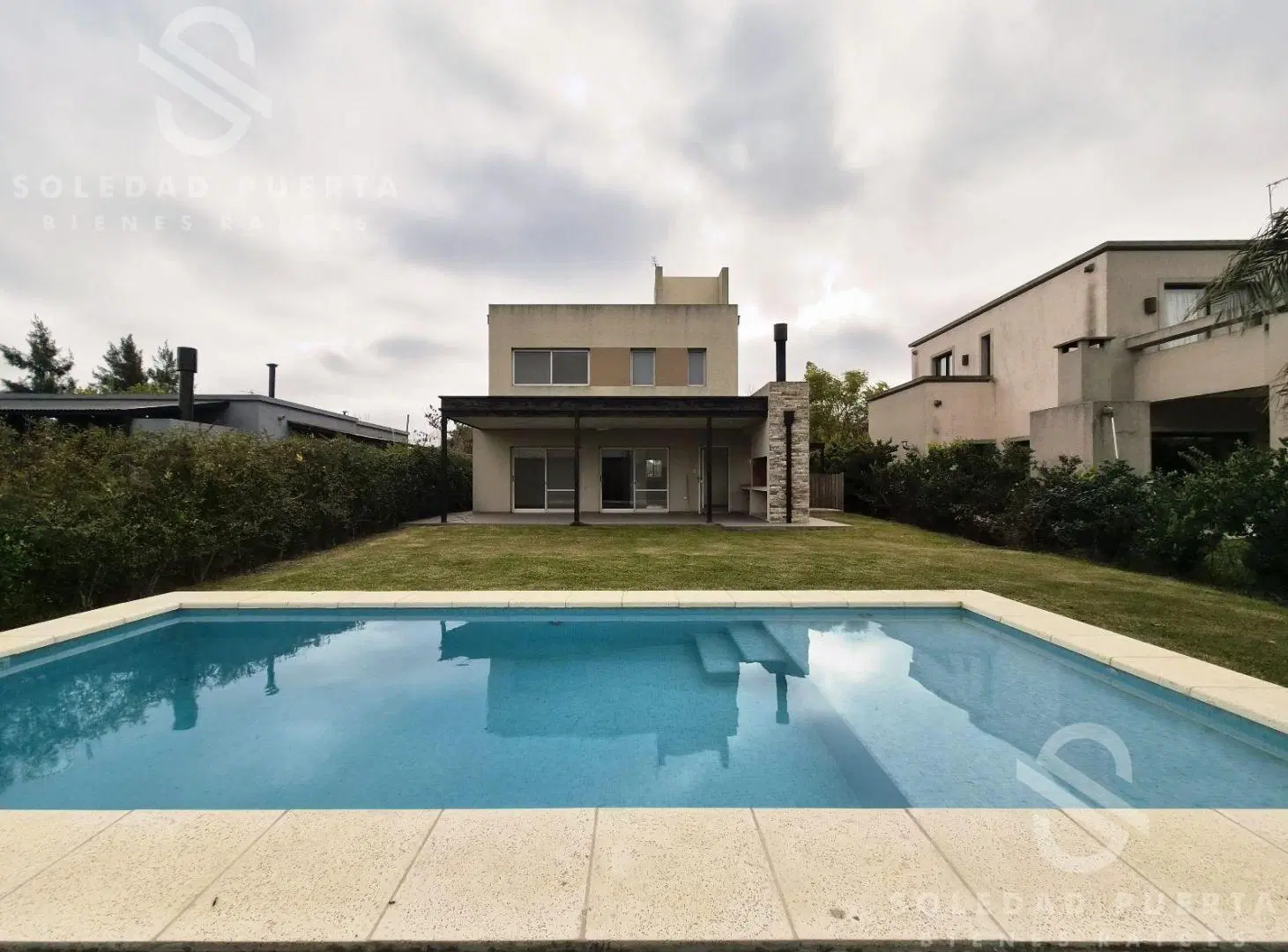 ALQUILER - AMPLIA CASA EN SAN EDUARDO, LOTE CENTRAL, CON PILETA 3