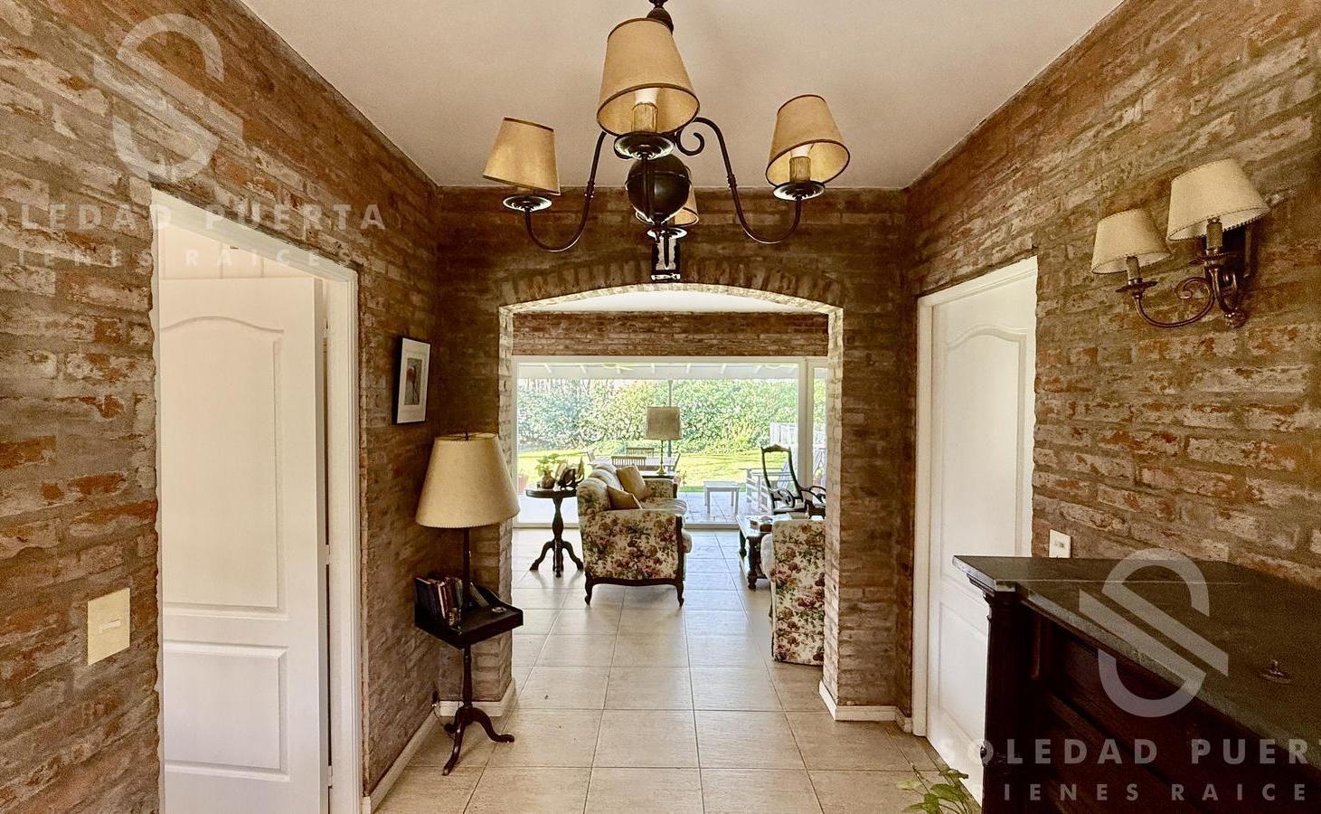 Foto de Venta de Casa en Villa Rosa Privado - Excelente, imagen 2
