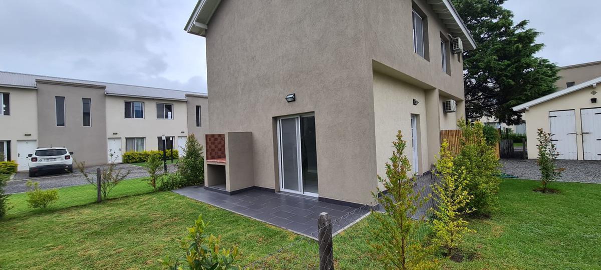 Foto de VENTA DUPLEX LA FERNANDA PILAR CON RENTA, imagen 3