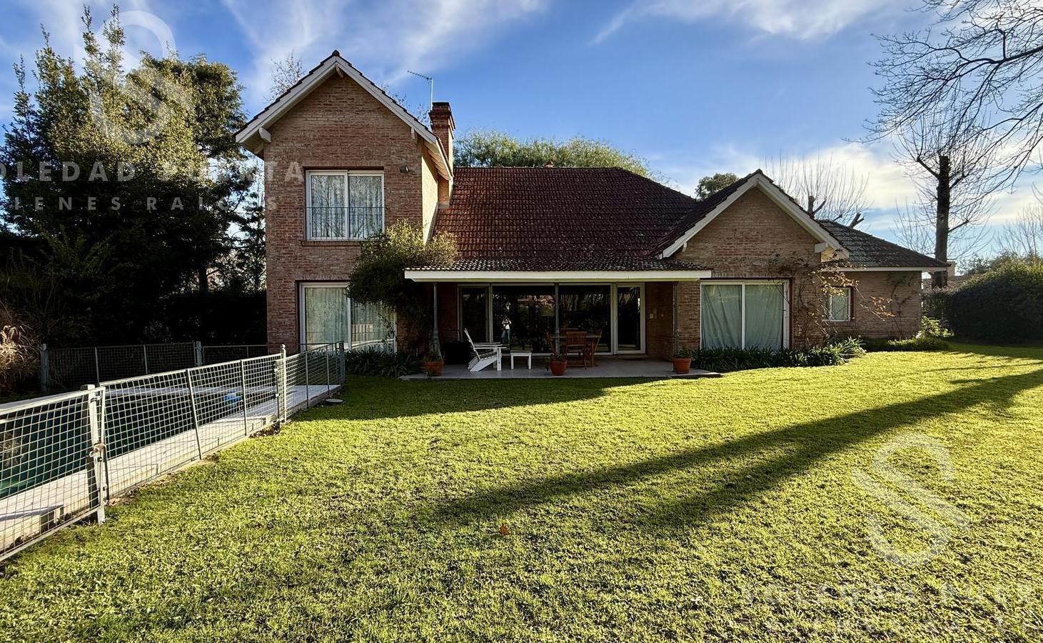 Foto de Venta de Casa en Barrio cerrado Villa Rosa - Excelente, imagen 3