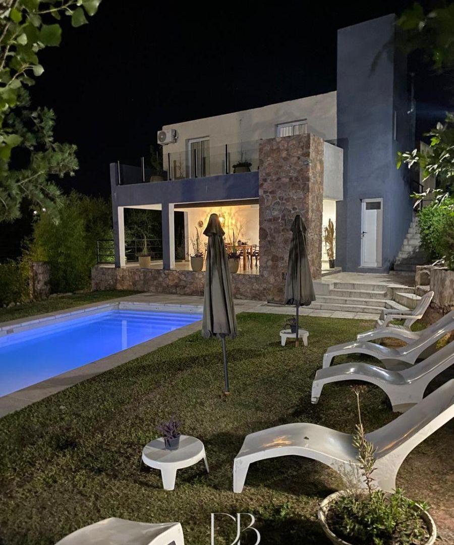 Foto de VENTA ESPECTACULAR COMPLEJO DE 5 CABAÑAS EN VILLA CARLOS PAZ, imagen 5