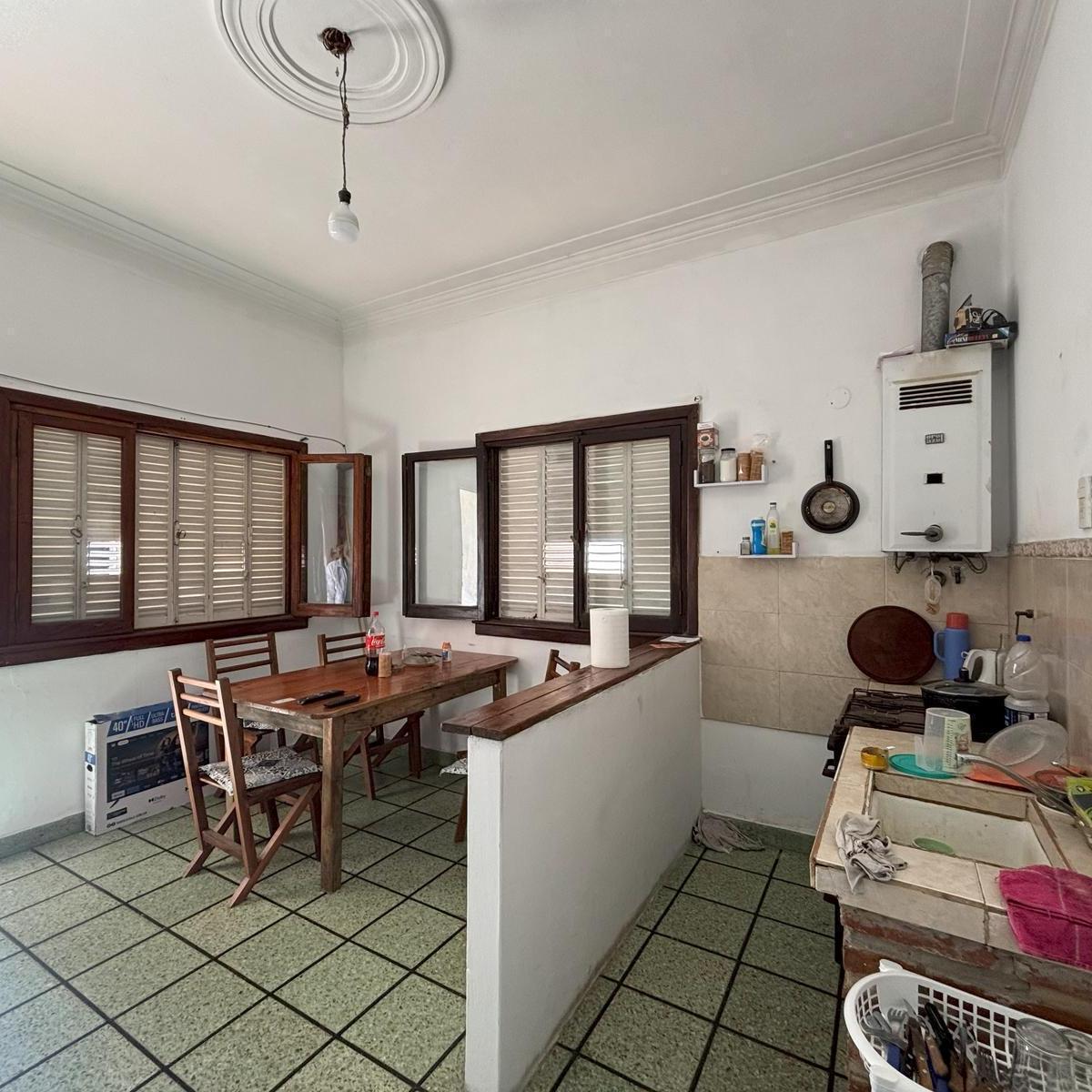 Venta Casa con Departamentos en Bloque y Local, Caseros 4