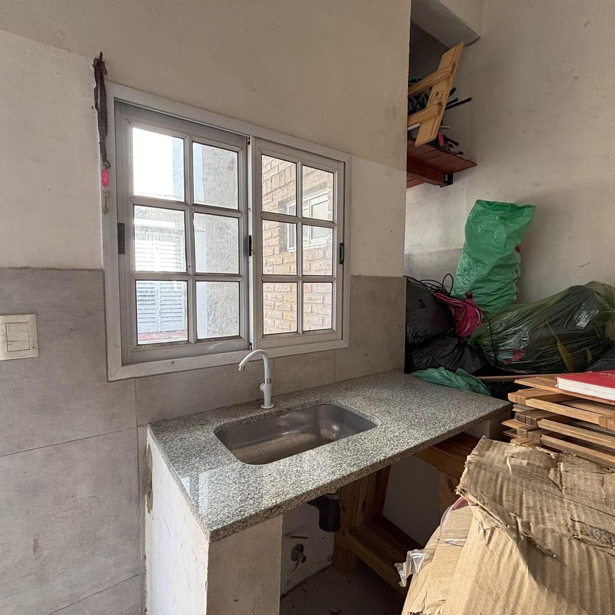 Venta Casa con Departamentos en Bloque y Local, Caseros 1