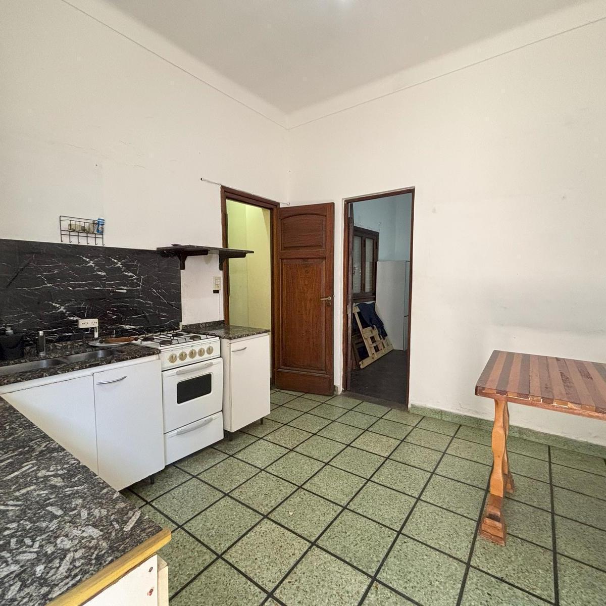 Venta Casa con Departamentos en Bloque y Local, Caseros 2