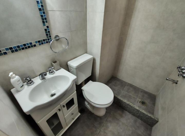 Alquiler departamento 3 ambientes/Impecable/Ubicación/Parque Centenario 4