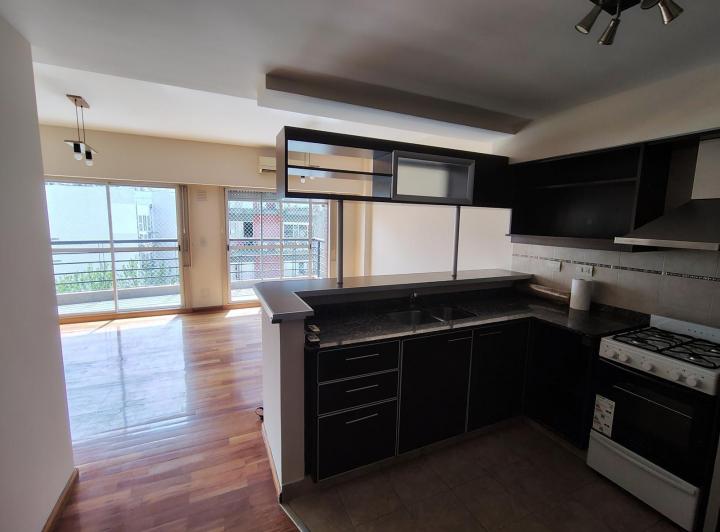Alquiler departamento 3 ambientes/Impecable/Ubicación/Parque Centenario 2