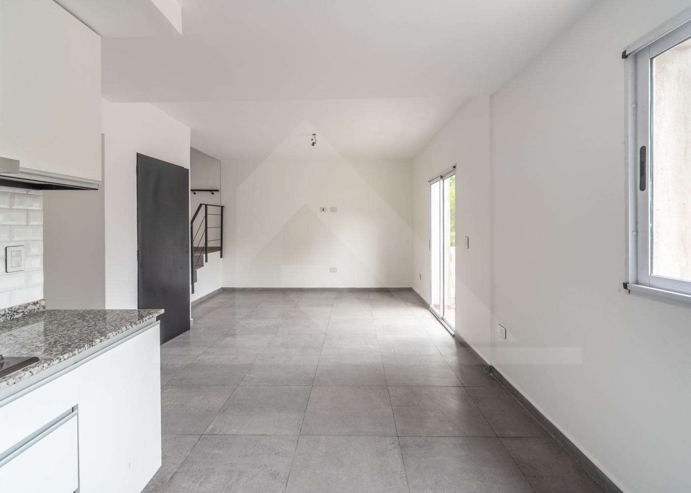 Venta PH 3 ambientes con terraza privada en Villa Urquiza duplex