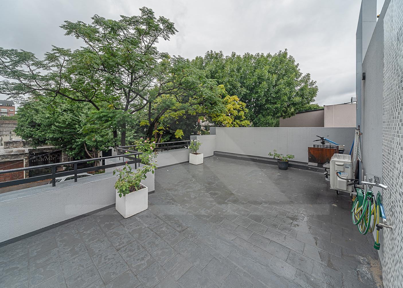 Venta Casa 3 ambientes con patio y terraza en Villa Devoto  - refaccionada a nuevo